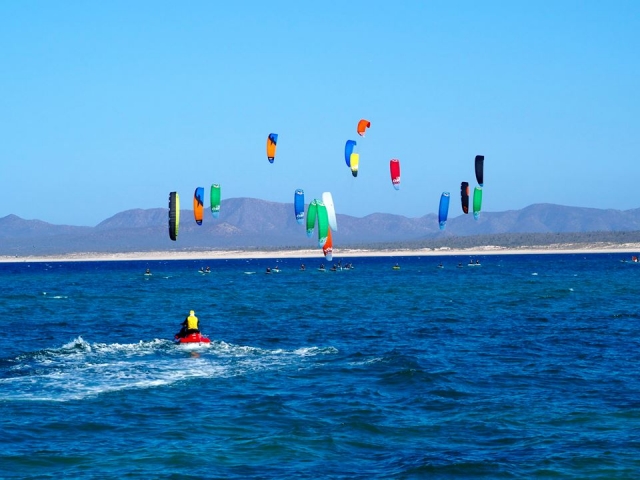 Scopri quanto e divertente il kitesurf.jpg